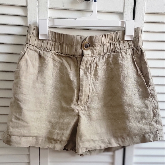 & other stories stockholm atelier relaxed linen shorts in khaki - Picture 5 of 9